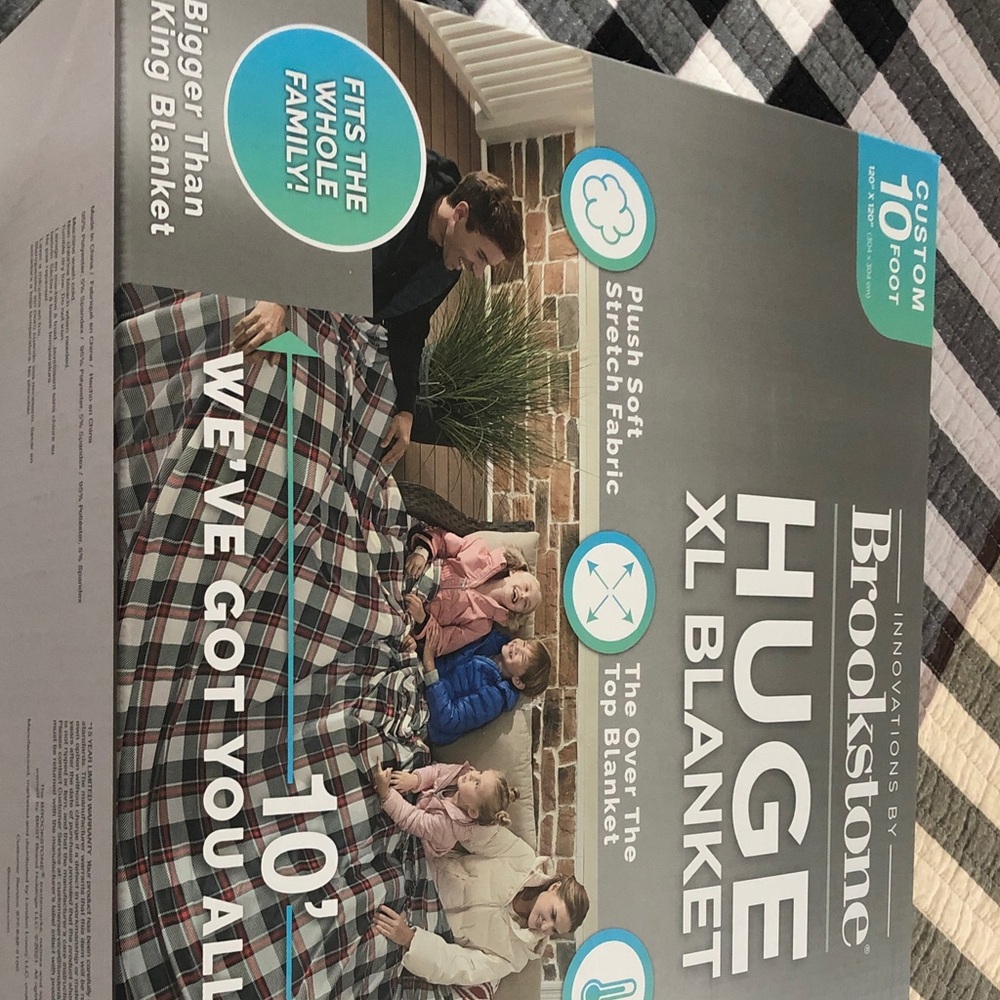 Brookstone Huge XL Blanket in Black and Gray Plaid